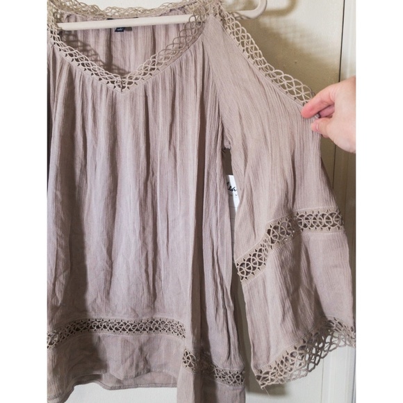 NWOT Racheal Top - Picture 3 of 3